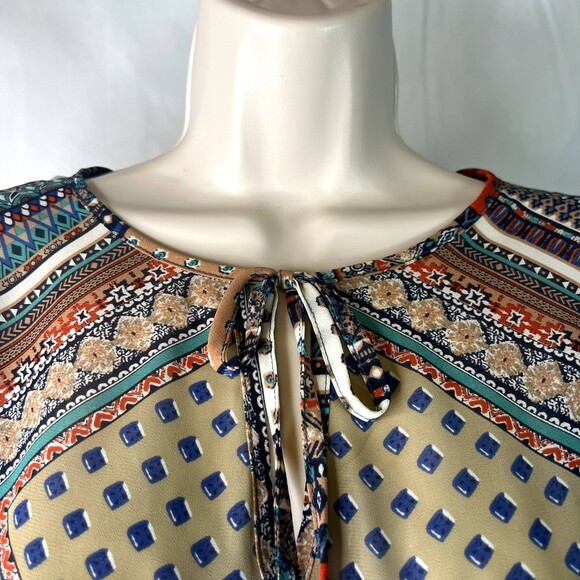 Gibson Latimer Geometric 3/4 Sleeve Tie Front Blouse Size Medium - Picture 3 of 9